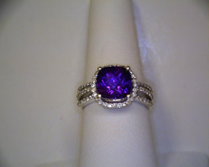 14kw Amethyst/ Diamond Ring