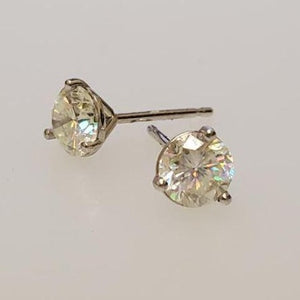 .78ctw. Round Fire Polish Diamond Stud Earrings